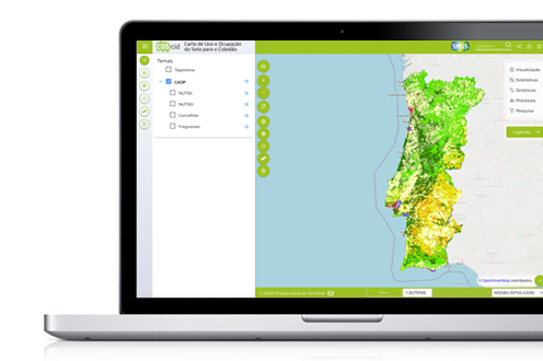 Computador com mapa